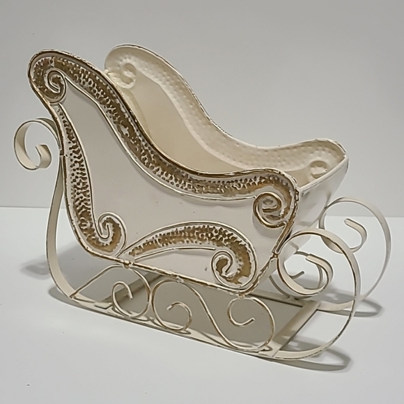 VINTAGE METAL CREAM SANTA'S SLEIGH - Picture 2 of 9